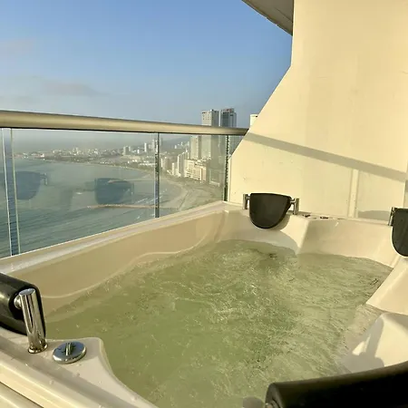1 Bedroom Beachfront 40th Floor *