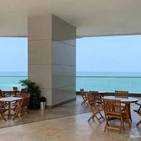 1 Bedroom Beachfront 40th Floor